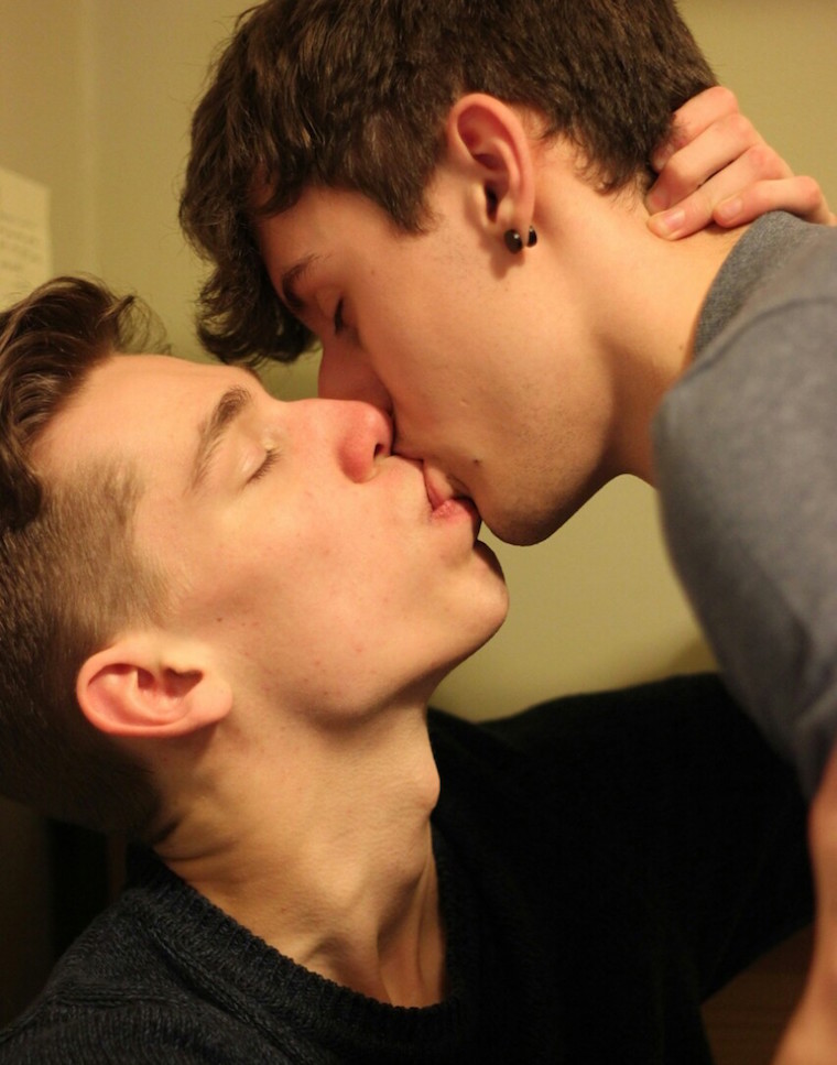 Passionate twinks play xxx pic